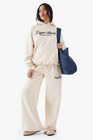 boohoo Dam DSGN Studio Broderade Raka Ben-Joggers | Cream | Storlek 2XL