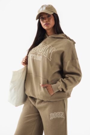 boohoo Dam DSGN Studio Collegiate Broderad Överdimensionell Hoodie | Khaki | Storlek Medium