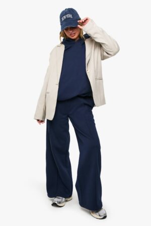 boohoo Dam Pintuckdetaljerade joggers med raka ben | Navy | Storlek Medium