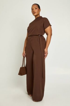 boohoo Dam Plus asymmetrisk bältad jumpsuit | Brown | Storlek 48