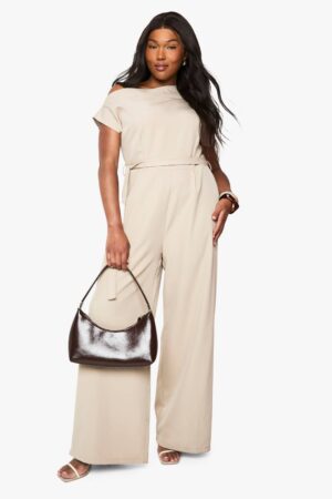boohoo Dam Plus asymmetrisk bältad jumpsuit | Stone | Storlek 54