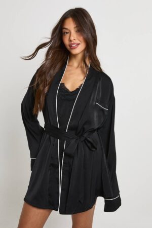 boohoo Dam Bröllop 'Brudtärna' Satin Broderad Kort Morgonrock | Black | Storlek 46