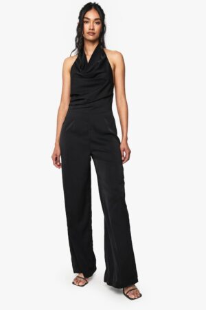 boohoo Dam Satin jumpsuit med draperad urringning | Black | Storlek 42