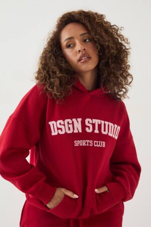 Dam Dsgn Studio Applikation OverStorlekd Hoodie | Red | Storlek 2XL