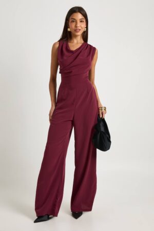 boohoo Dam Asymmetrisk vävd jumpsuit med vida ben | Burgundy | Storlek 44