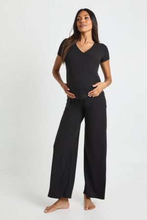 boohoo Dam Gravid mjuk ribbad wrap-topp och byxloungewear-set | Black | Storlek 44