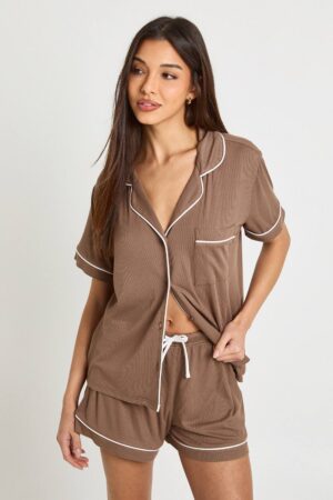 boohoo Dam Mjuk Ribbad Pyjamas Set med Pipingdetaljer - Kortärmad Tröja & Shorts | Chocolate | Storlek 44