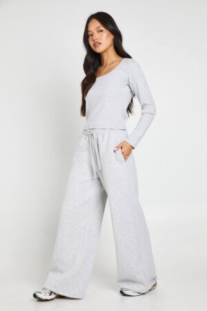 boohoo Dam Petite Träningsoverall Med Urringad Långärmad Topp Och Raka Joggers | Ash Grey | Storlek Medium