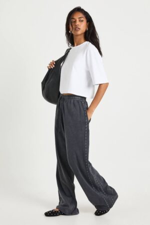 boohoo Dam Petite Tvättade Nitar Dubbel Rand Raka Ben Joggers | Charcoal | Storlek Medium