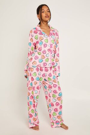 boohoo Dam Petite Valentines Hjärtmönstrad Långärmad Skjorta & Byxor 3-delat Set | Pink | Storlek 40