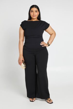 boohoo Dam Plus Crepe Jumpsuit Med Asymmetrisk Hals Drapering Och Vida Ben | Black | Storlek 48