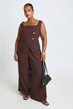 boohoo Dam Plus Crepe Jumpsuit Med Guldknappar Och Omlottfront | Chocolate | Storlek 48