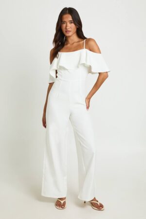 boohoo Dam Skräddarsydd Jumpsuit Med Axelband Och Veckad Volang | Ivory | Storlek 44