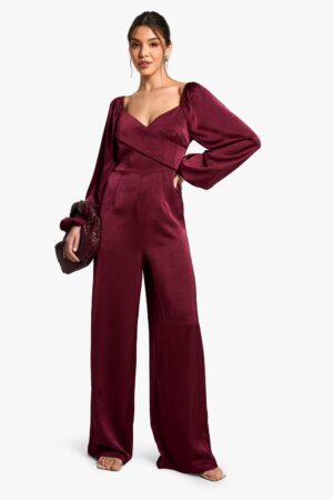 boohoo Dam Texturerad Satin Wrap Jumpsuit | Plum | Storlek 40