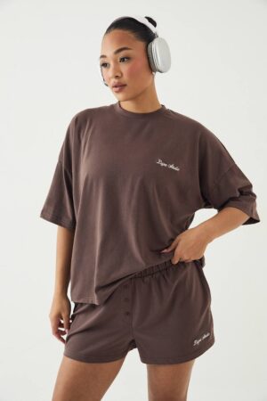 Dam Dsgn Studio Lounge Henley Knäppt Supersoft Shorts | Mocka | Storlek Medium
