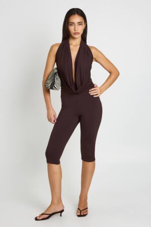 boohoo Dam Jumpsuit Med Capribyxor Och Draperingskrage | Choklad | Storlek 44