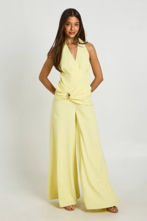 boohoo Dam Jumpsuit Med Halterneck Draperad Detalj Guldkant Vida Ben | Citron | Storlek 44