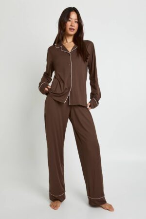boohoo Dam Lång Jersey Pyjamas Set med Pipingdetaljer - Långärmad Skjorta & Byxor | Choklad | Storlek 42
