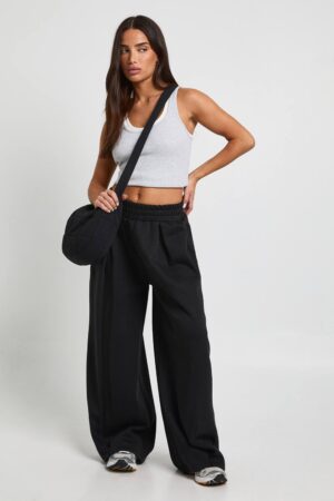 boohoo Dam Petite joggers med hög midja, plisserad detalj och raka ben | Svart | Storlek Medium