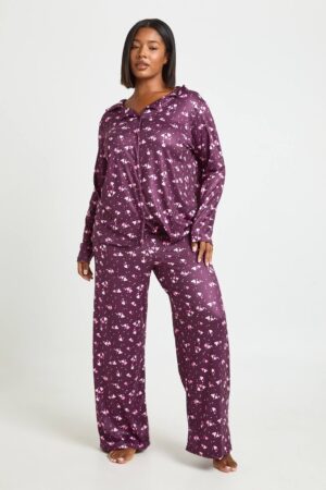 boohoo Dam Plus Pyjamasset Med Hjärtmönster, Långärmad Skjorta & Byxor | Vinröd | Storlek 48