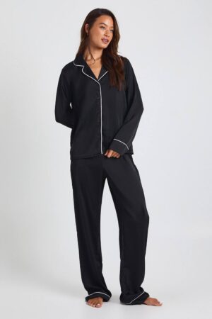 boohoo Dam Lång Satäng Pyjamas Set med Pipingdetaljer - Långärmad Skjorta & Byxor | Svart | Storlek 44