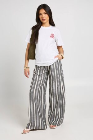 boohoo Dam Mammakläder Cool Mum Society Tryckt T-Shirt | Vit | Storlek 44