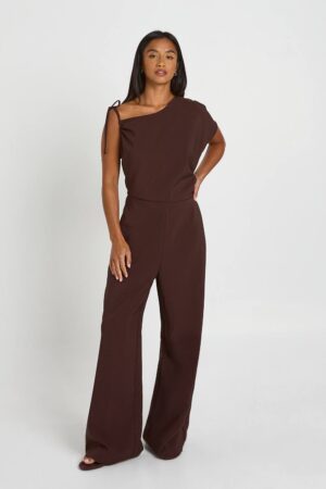 boohoo Dam Petite Asymmetrisk Rynkad Jumpsuit Med Vida Ben | Choklad | Storlek 44